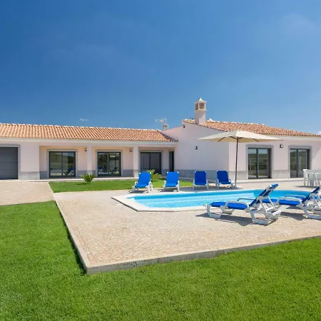 فيلة Dream House ألكانتيريا